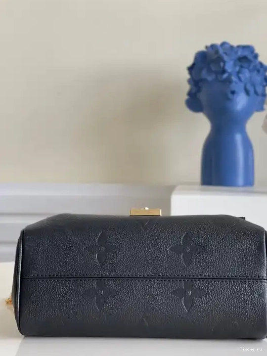 Affordable VUITTON FAVORITE LOUIS 0621